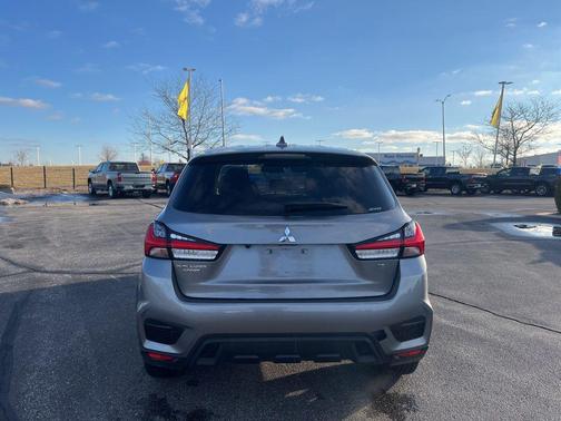 2020 Mitsubishi Outlander Sport SE