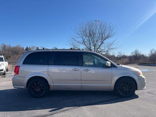 Cashmere/Sandstone Pearlcoat 2014 Dodge Grand Caravan SXT