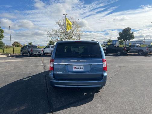 2011 Chrysler Town & Country Touring