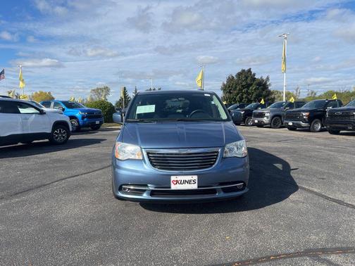 2011 Chrysler Town & Country Touring
