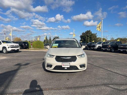 2021 Chrysler Pacifica Hybrid Touring L