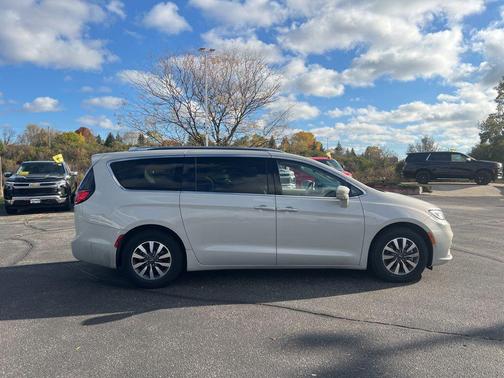 2021 Chrysler Pacifica Hybrid Touring L