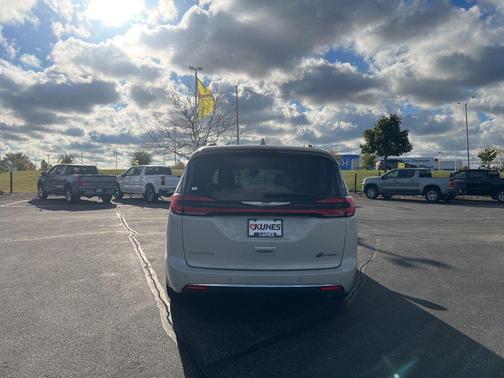 2021 Chrysler Pacifica Hybrid Touring L