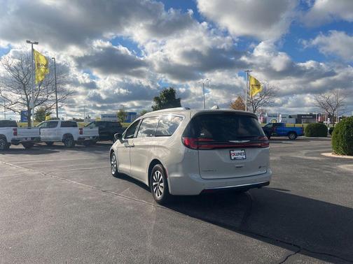 2021 Chrysler Pacifica Hybrid Touring L