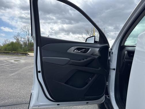 Summit White 2019 Chevrolet Traverse LT Leather