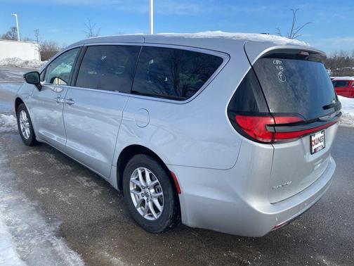 Silver Mist Clearcoat 2024 Chrysler Pacifica Touring L