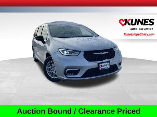 Silver Mist Clearcoat 2024 Chrysler Pacifica Touring L