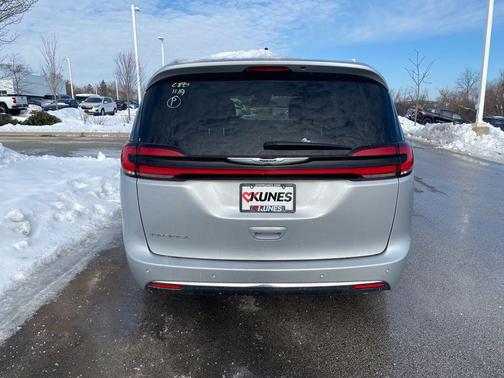 Silver Mist Clearcoat 2024 Chrysler Pacifica Touring L