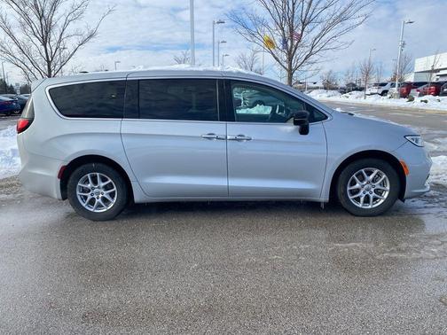 Silver Mist Clearcoat 2024 Chrysler Pacifica Touring L