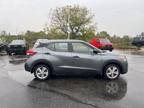 2020 Nissan Kicks S