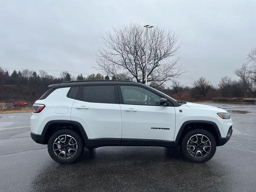 2025 Jeep Compass Trailhawk