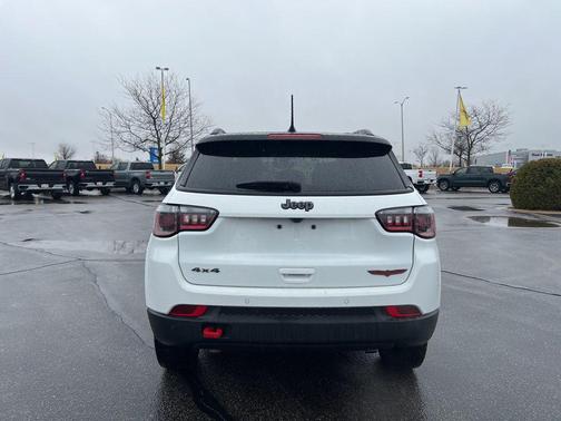 Bright White Clearcoat 2025 Jeep Compass Trailhawk