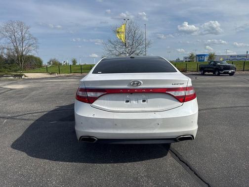 Hyper White 2017 Hyundai Azera Limited