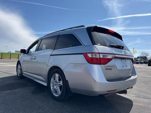 Alabaster Silver Metallic 2011 Honda Odyssey