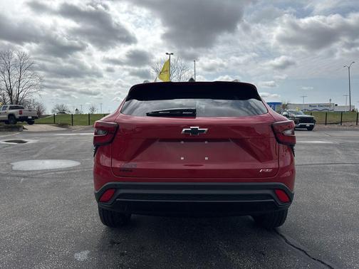 Apex Red 2026 Chevrolet Trax FWD 2RS