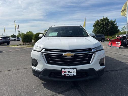 Summit White 2023 Chevrolet Traverse LT Cloth