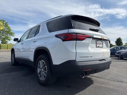 Summit White 2023 Chevrolet Traverse LT Cloth