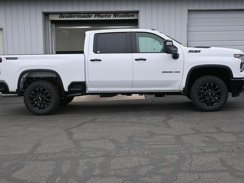 Summit White 2026 Chevrolet Silverado 3500 LT