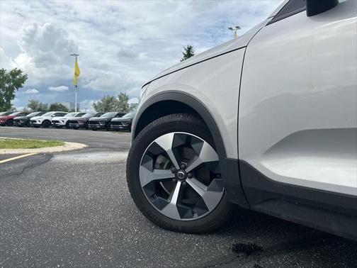 2023 Volvo XC40 B5 Plus Dark Theme