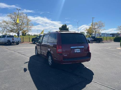 2010 Chrysler Town & Country Touring