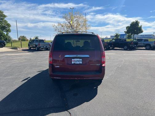 2010 Chrysler Town & Country Touring