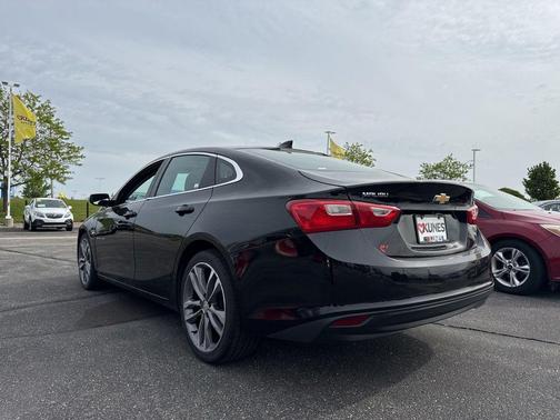 Mosaic Black Metallic 2023 Chevrolet Malibu FWD 1LT