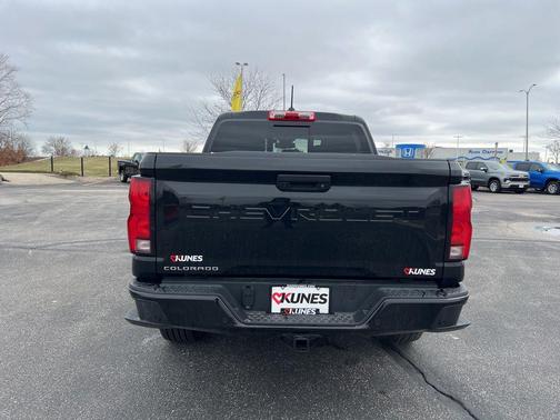 Black 2025 Chevrolet Colorado LT
