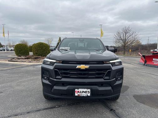 Black 2025 Chevrolet Colorado LT