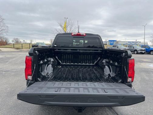 Black 2025 Chevrolet Colorado LT