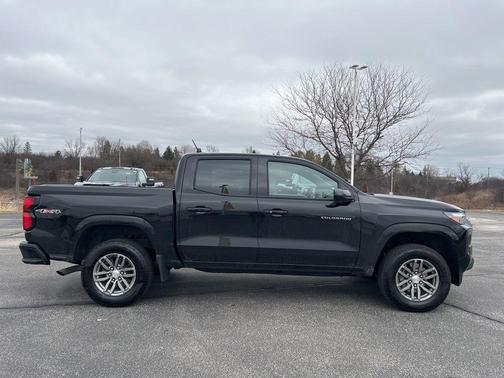 Black 2025 Chevrolet Colorado LT