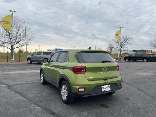2022 Hyundai VENUE SE
