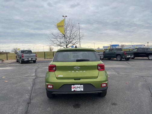 2022 Hyundai VENUE SE