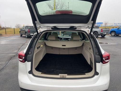 2018 Buick Regal TourX Essence