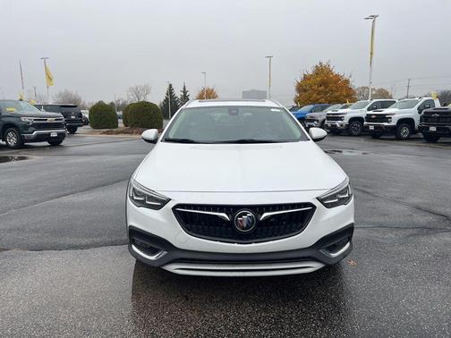 2018 Buick Regal TourX Essence