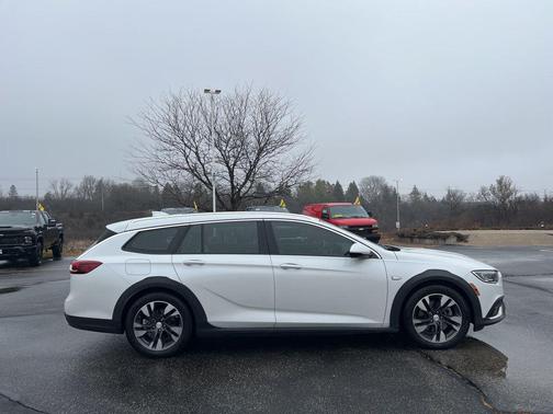 2018 Buick Regal TourX Essence