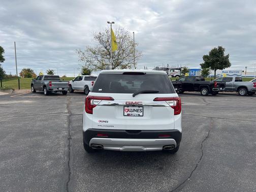 2023 GMC Acadia AWD SLT