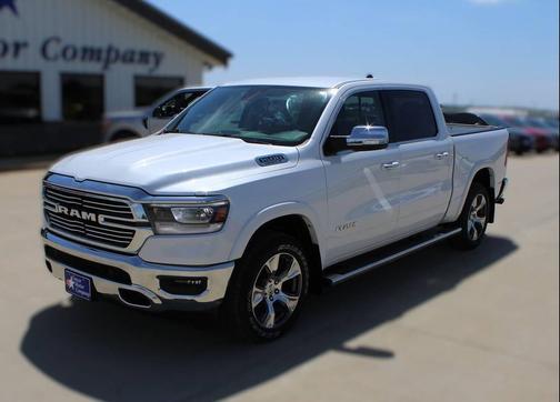 Ivory White Tri-Coat Pearlcoat 2019 RAM 1500 Laramie