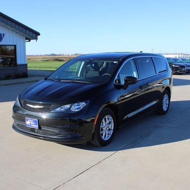2022 Chrysler Voyager LX