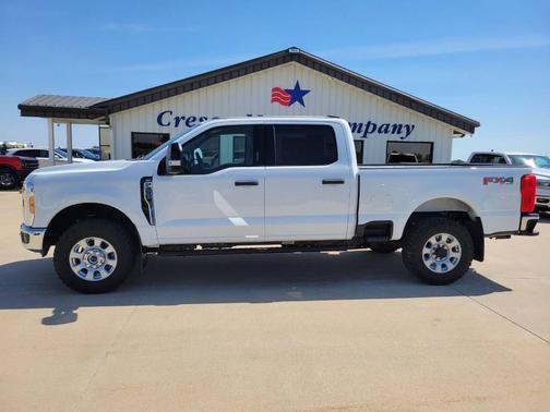 Oxford White 2023 Ford F-350 XLT