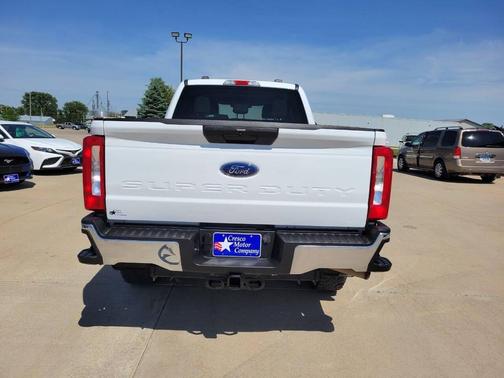 Oxford White 2023 Ford F-350 XLT