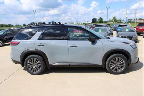 2022 Nissan Pathfinder SL 4WD