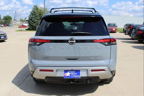 2022 Nissan Pathfinder SL 4WD