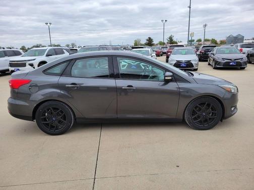 Magnetic 2016 Ford Focus SE
