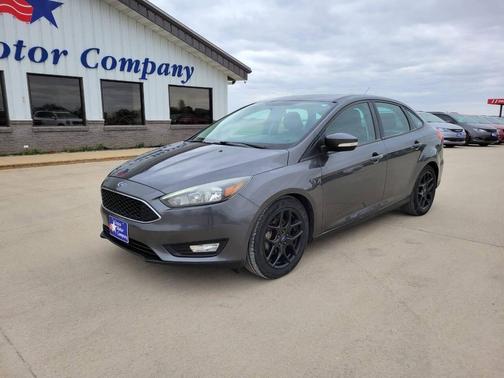 Magnetic 2016 Ford Focus SE
