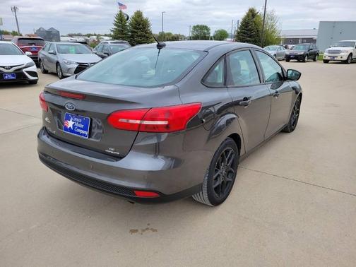 Magnetic 2016 Ford Focus SE
