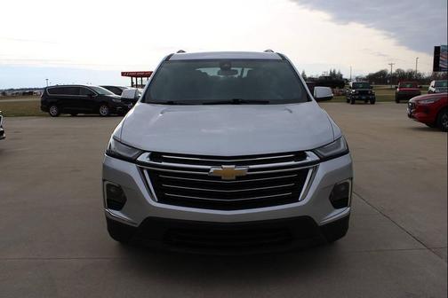 Silver Ice Metallic 2022 Chevrolet Traverse LT Cloth