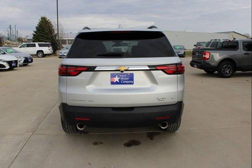 Silver Ice Metallic 2022 Chevrolet Traverse LT Cloth