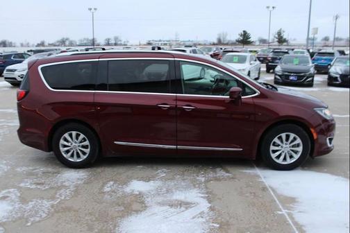 2018 Chrysler Pacifica Touring-L