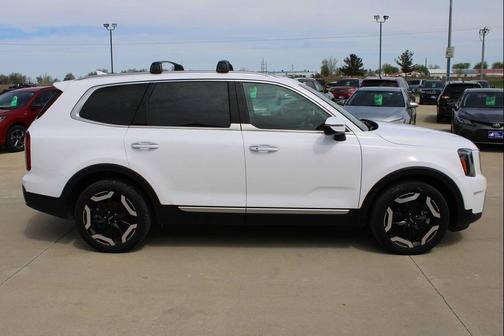 Glacial White Pearl 2025 Kia Telluride S