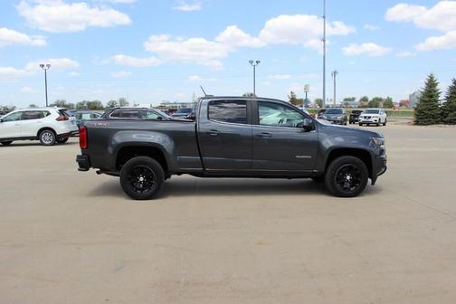 Photo 4 of 17 of 2016 Chevrolet Colorado LT